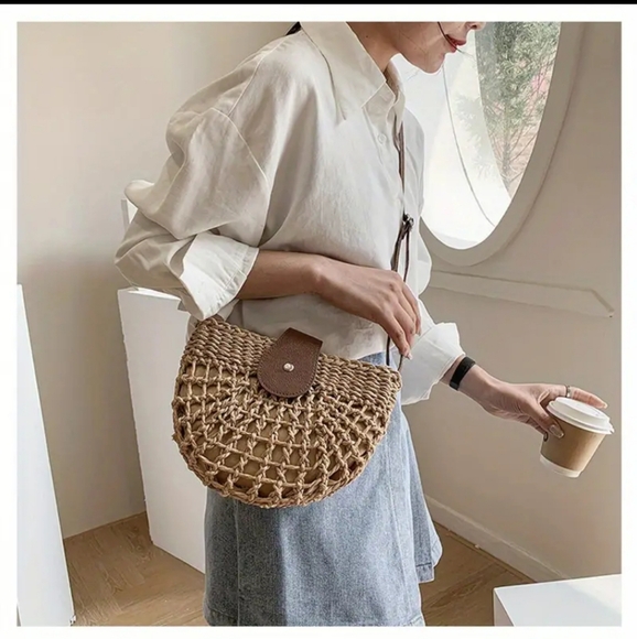 Straw Crossbody Chic Hollow Out. NWT - Picture 2 of 16